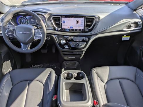 New 2026 Chrysler Pacifica Select image 16