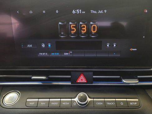 Used 2021 Hyundai Elantra Limited FWD image 25