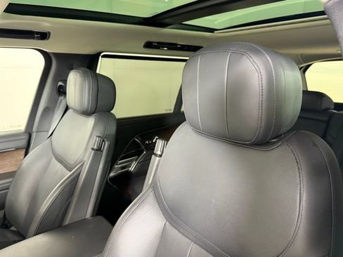 Used 2023 Land Rover Range Rover Long Wheelbase SE image 6