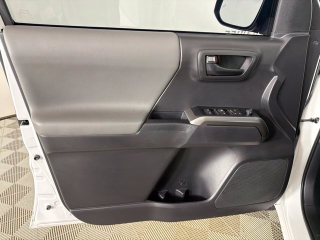 Used 2022 Toyota Tacoma SR5 AWD/4WD image 23