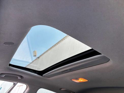 Used 2013 Hyundai Elantra Limited w/ Technology Pkg image 14