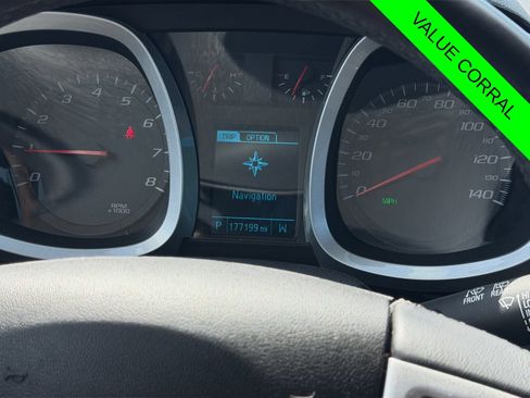 Used 2017 Chevrolet Equinox Premier w/ Enhanced Convenience Package AWD/4WD image 31