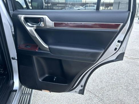 Used 2016 Lexus GX 460 image 18