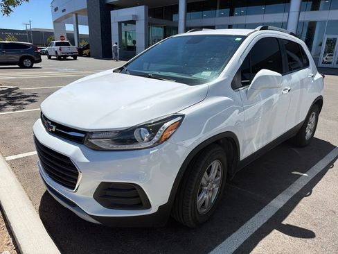 Used 2020 Chevrolet Trax LT w/ Driver Confidence Package FWD image 4