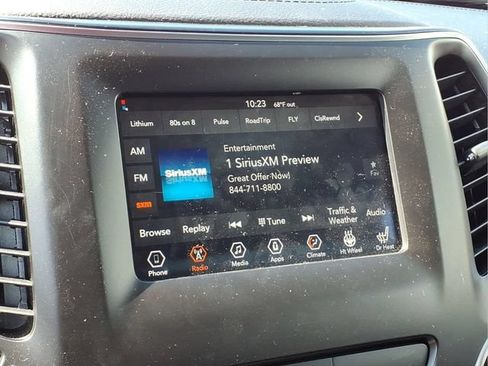 Used 2019 Jeep Cherokee Latitude Plus w/ Cold Weather Group AWD/4WD image 8
