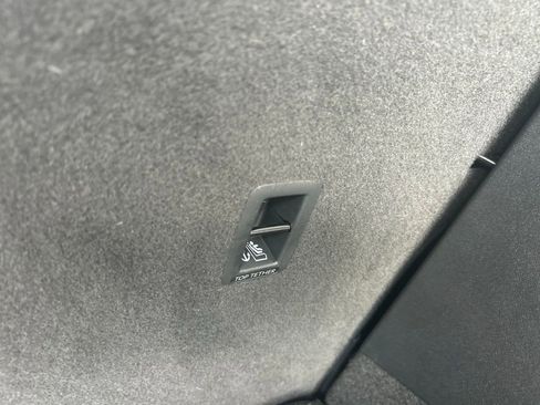 Used 2025 Volkswagen Tiguan S image 44