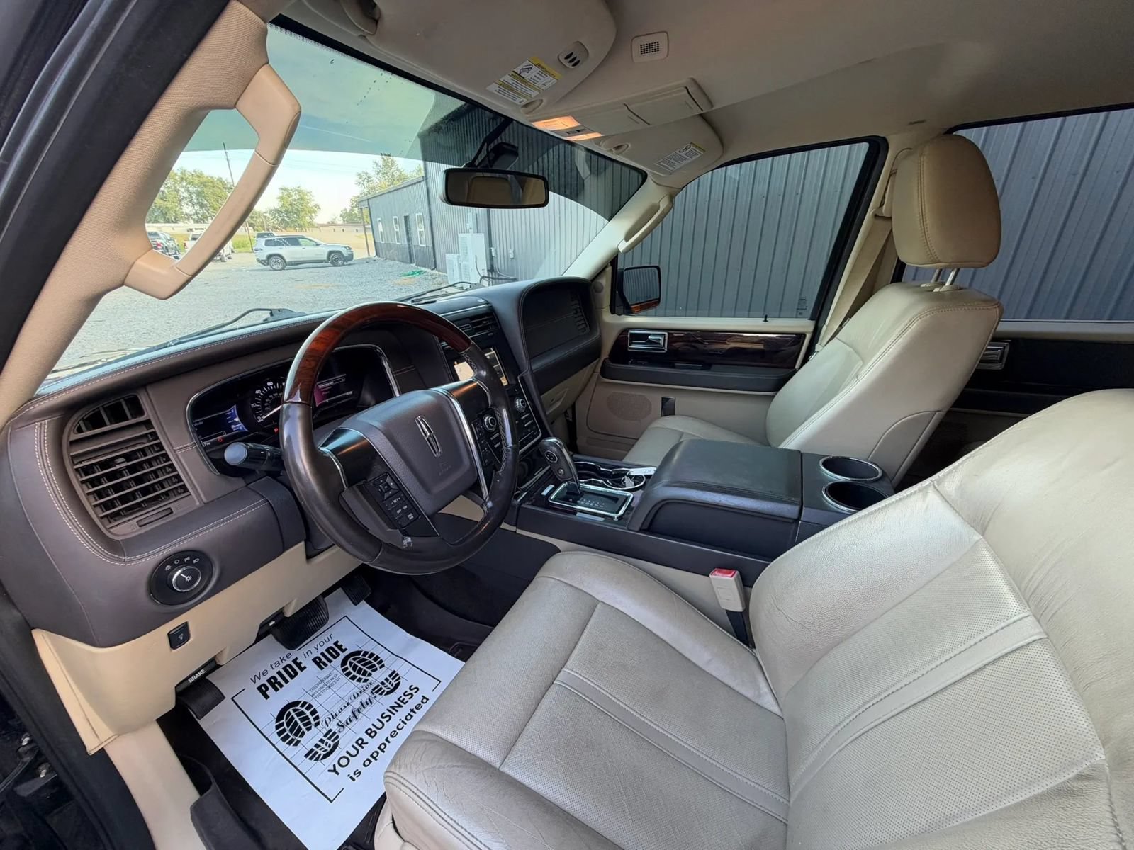 Used 2017 Lincoln Navigator L Reserve AWD/4WD image 9
