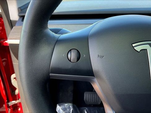 Used 2021 Tesla Model Y Long Range image 11