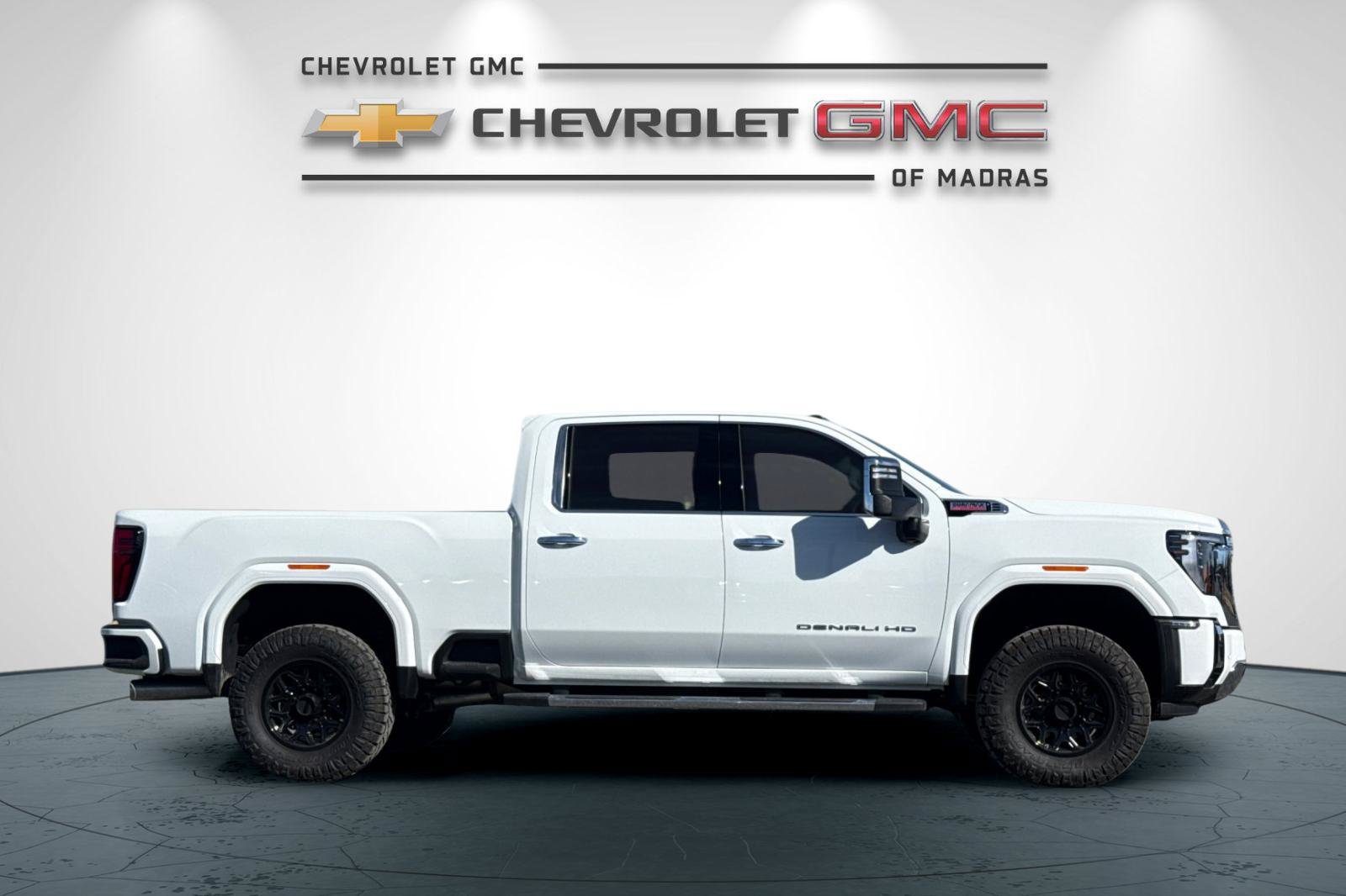 Used 2026 GMC Sierra 2500 Denali w/ Denali Reserve Package AWD/4WD image 2