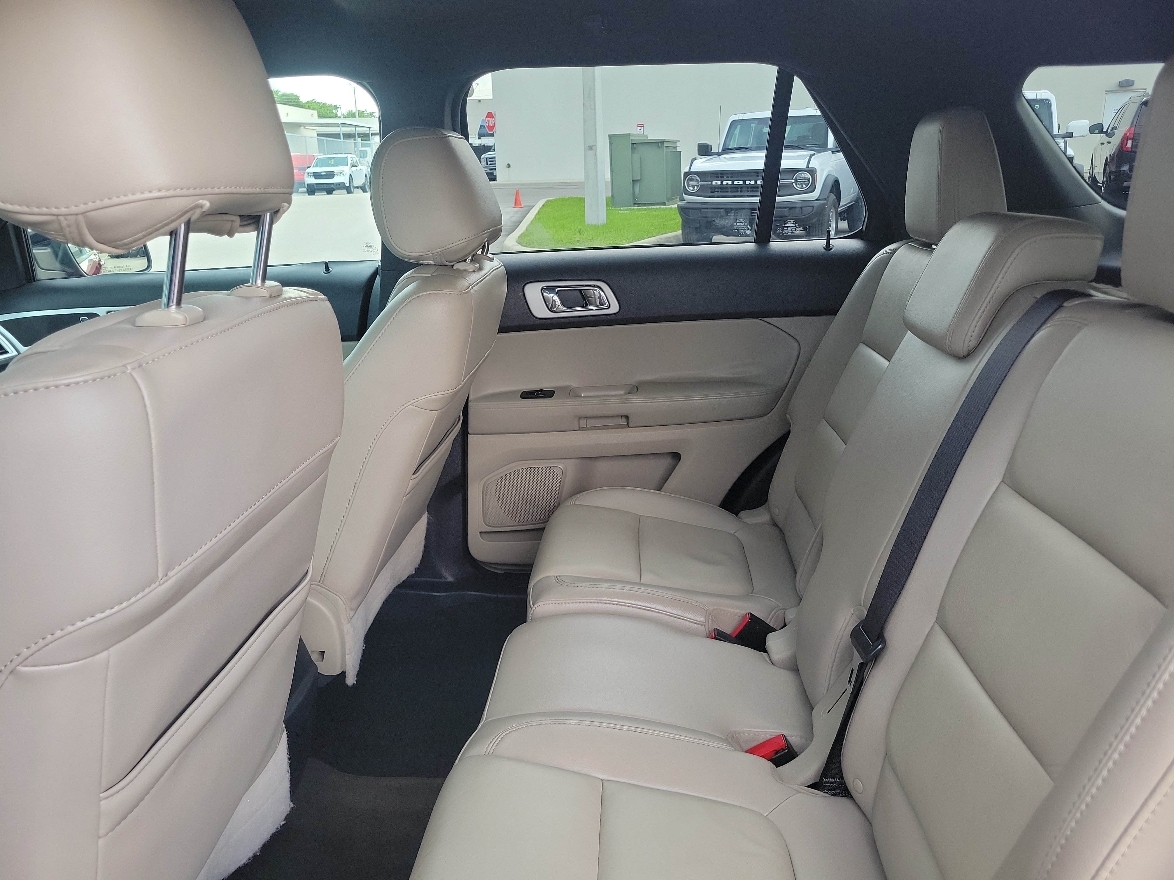 Used 2014 Ford Explorer XLT w/ Equipment Group 202A FWD image 19