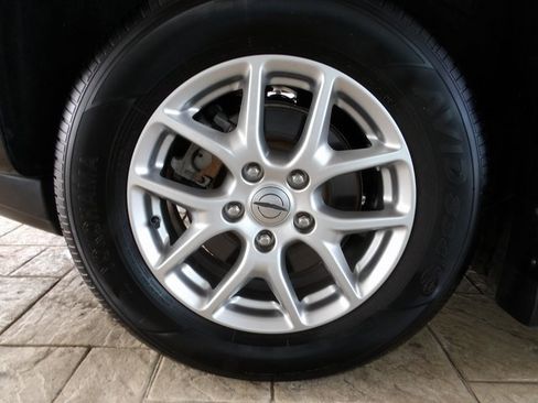 Used 2018 Chrysler Pacifica Limited w/ Tire & Wheel Group image 12