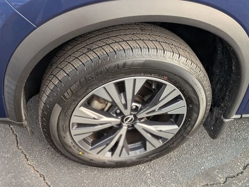 Used 2023 Nissan Rogue SV image 12