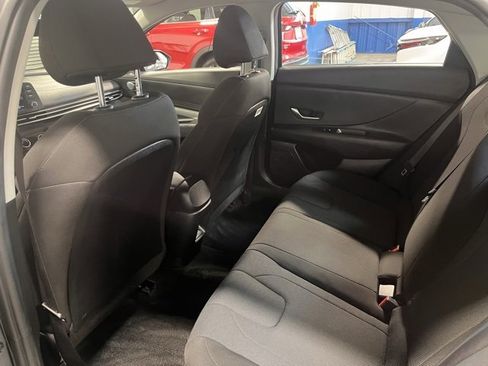 Used 2024 Hyundai Elantra SE image 18