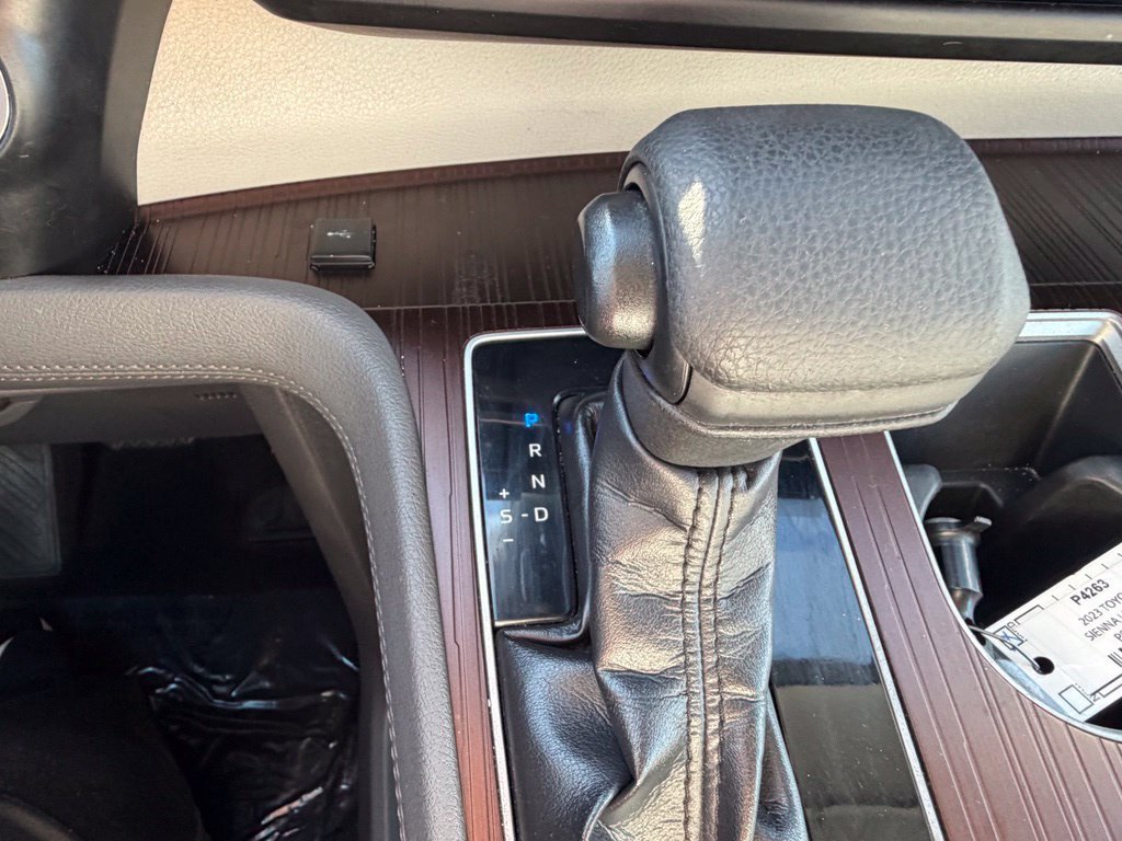 Used 2023 Toyota Sienna LE FWD image 29