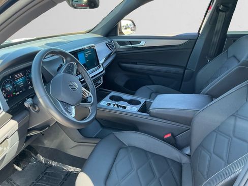 Used 2025 Volkswagen Atlas Cross Sport SE AWD/4WD image 9