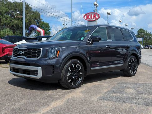 Certified 2025 Kia Telluride SX w/ SX Captain's Chair Package FWD image 2