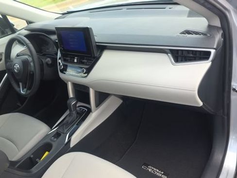 Used 2023 Toyota Corolla Cross LE FWD image 27