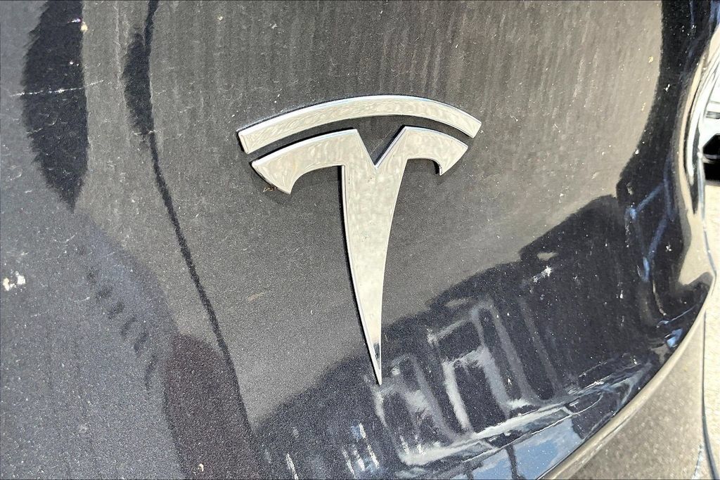 Used 2024 Tesla Model Y Long Range AWD/4WD image 24