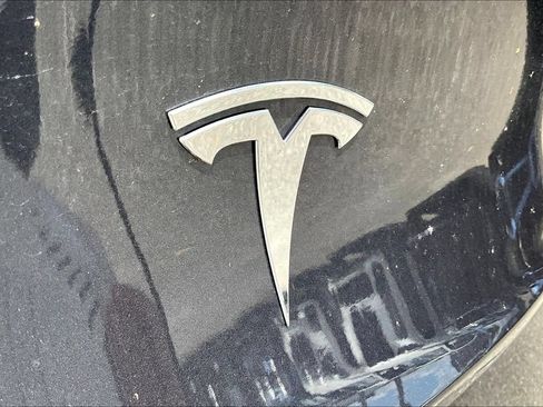 Used 2024 Tesla Model Y Long Range AWD/4WD image 24