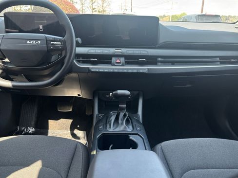 Used 2025 Kia K4 LXS image 17