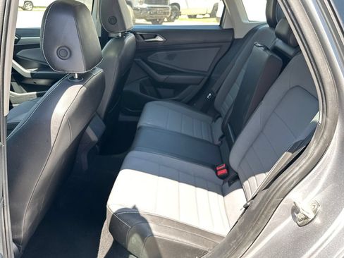 Used 2025 Volkswagen Jetta SE FWD image 27