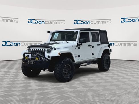 Used 2015 Jeep Wrangler Unlimited Sahara AWD/4WD image 5