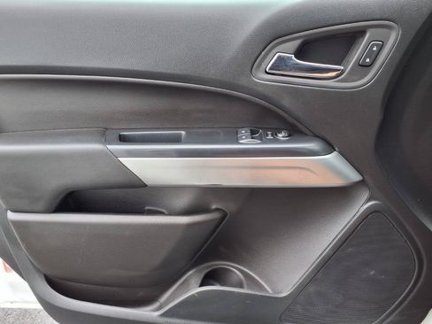 Used 2022 Chevrolet Colorado LT w/ Fleet Safety Package RWD image 19