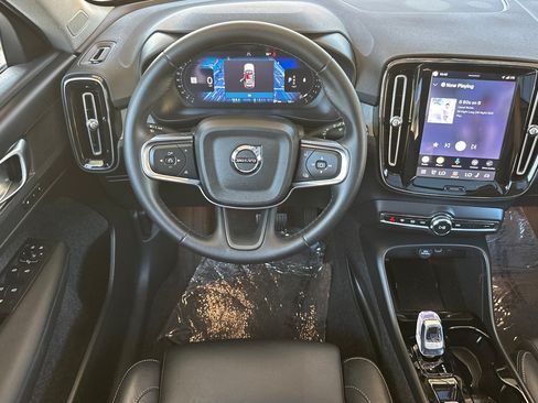Certified 2025 Volvo XC40 B5 Plus AWD/4WD image 15