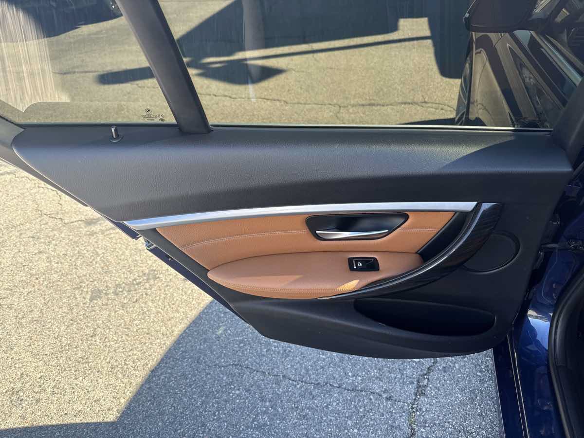 Used 2017 BMW 330i xDrive Sedan AWD/4WD image 13