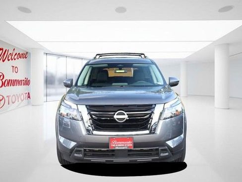 Certified 2025 Nissan Pathfinder SV w/ SV Premium Package FWD image 4