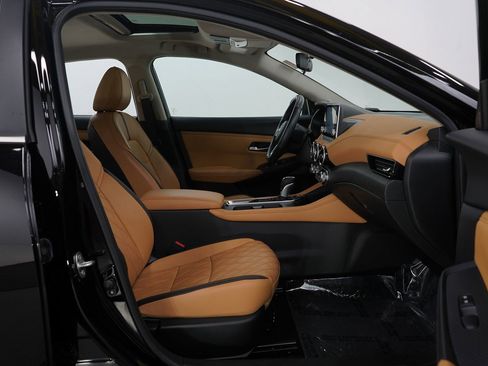 Used 2025 Nissan Sentra SV w/ SV Premium Package image 9