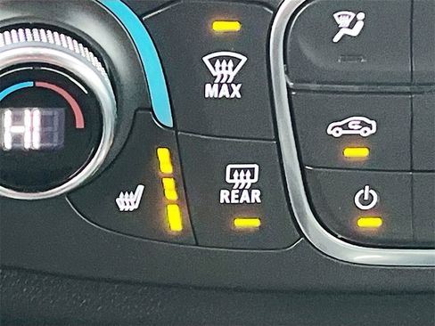 Used 2023 Chevrolet Traverse RS image 21