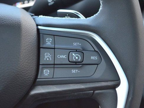 New 2025 Jeep Grand Cherokee Limited image 18