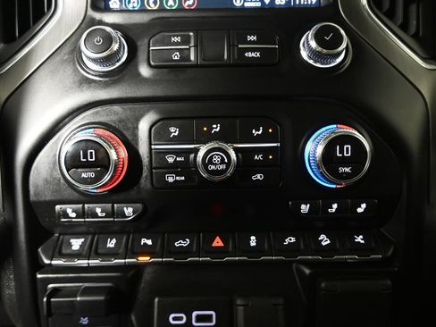 Used 2022 GMC Sierra 2500 Denali w/ Denali Black Diamond Edition AWD/4WD image 31