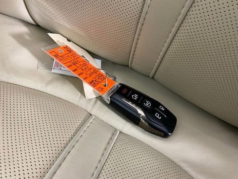 Used 2014 Lincoln MKZ AWD image 40