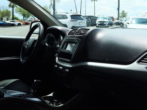 Used 2020 Dodge Journey SE image 36