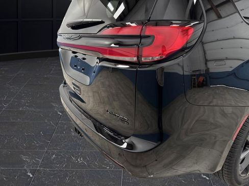 New 2026 Chrysler Pacifica Limited w/ S Appearance Package image 35