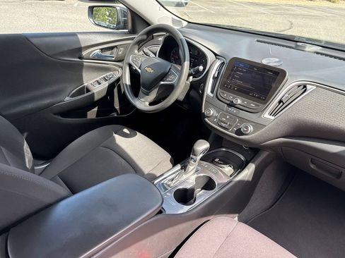 Used 2021 Chevrolet Malibu LS FWD image 17
