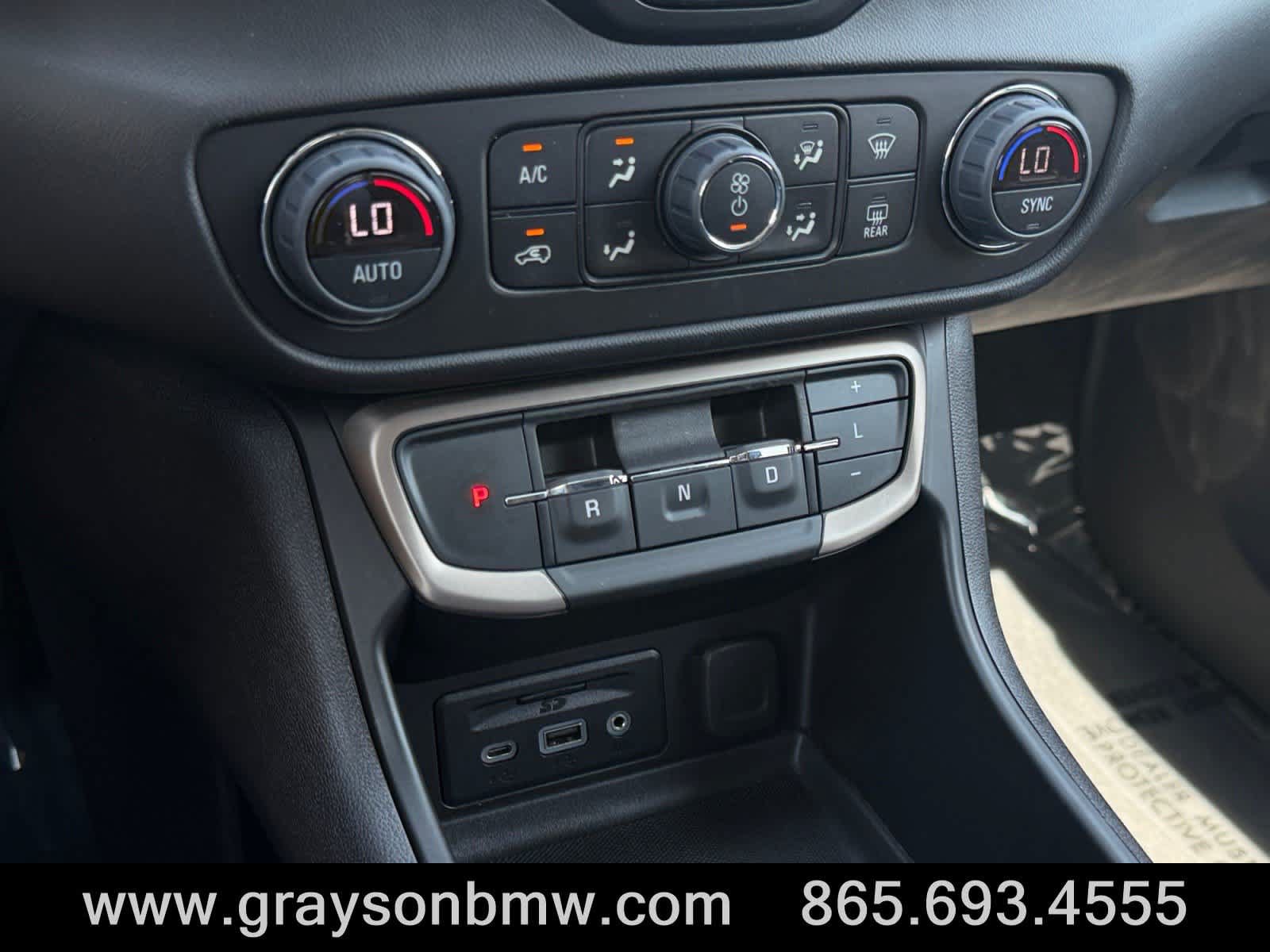 Used 2023 GMC Terrain Denali w/ Denali Premium Package AWD/4WD image 31