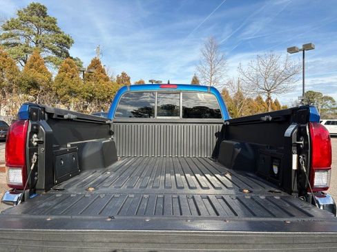 Used 2016 Toyota Tacoma TRD Off-Road w/ Towing Package image 16