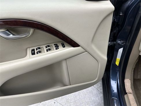 Used 2008 Volvo XC70 3.2 image 13