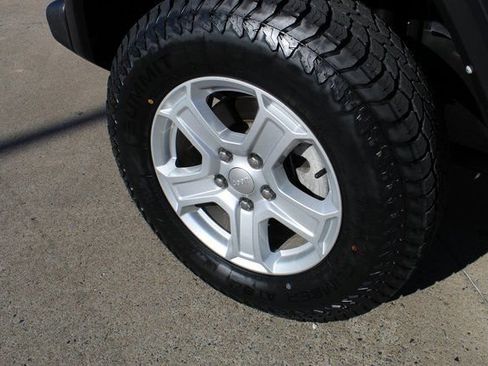 Used 2022 Jeep Wrangler Sport S image 3