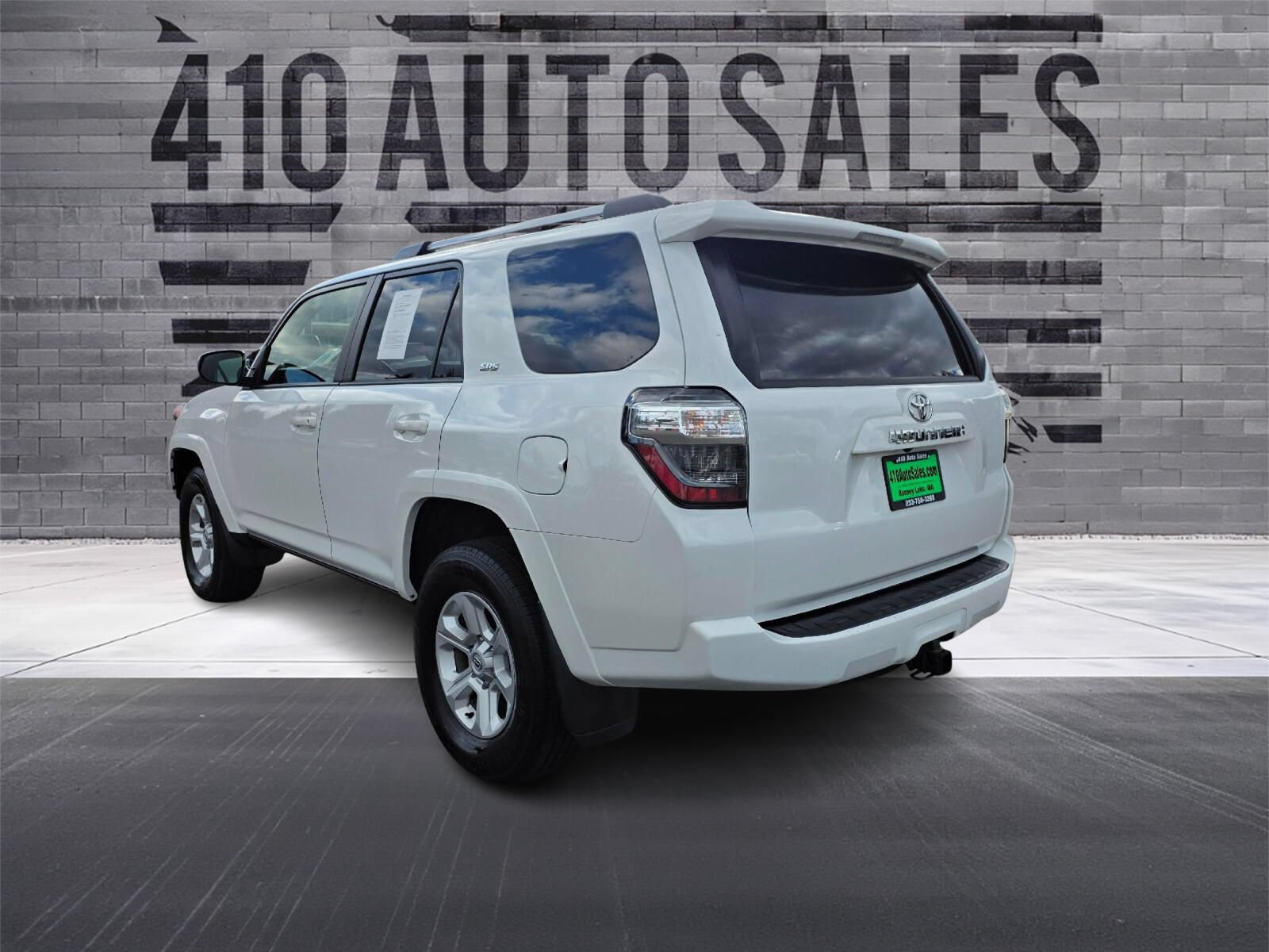Used 2024 Toyota 4Runner SR5 AWD/4WD image 8