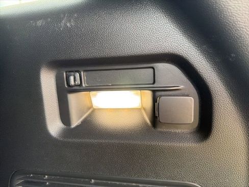 Used 2022 Ford Explorer XLT w/ Equipment Group 202A image 13