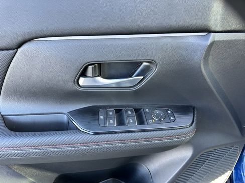 Used 2025 Nissan Kicks SR w/ SR Premium Package image 13