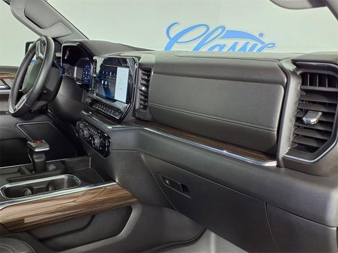 Used 2022 Chevrolet Silverado 1500 LT Trail Boss w/ LT Trail Boss Premium Package image 12