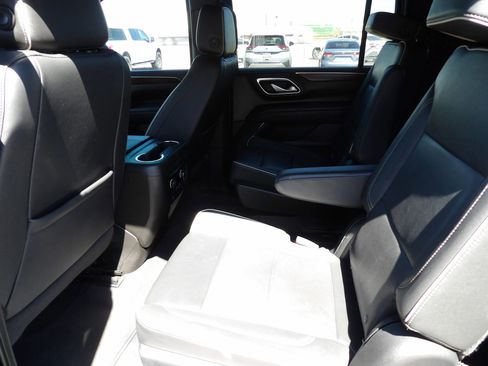 Used 2022 Chevrolet Suburban Premier image 12