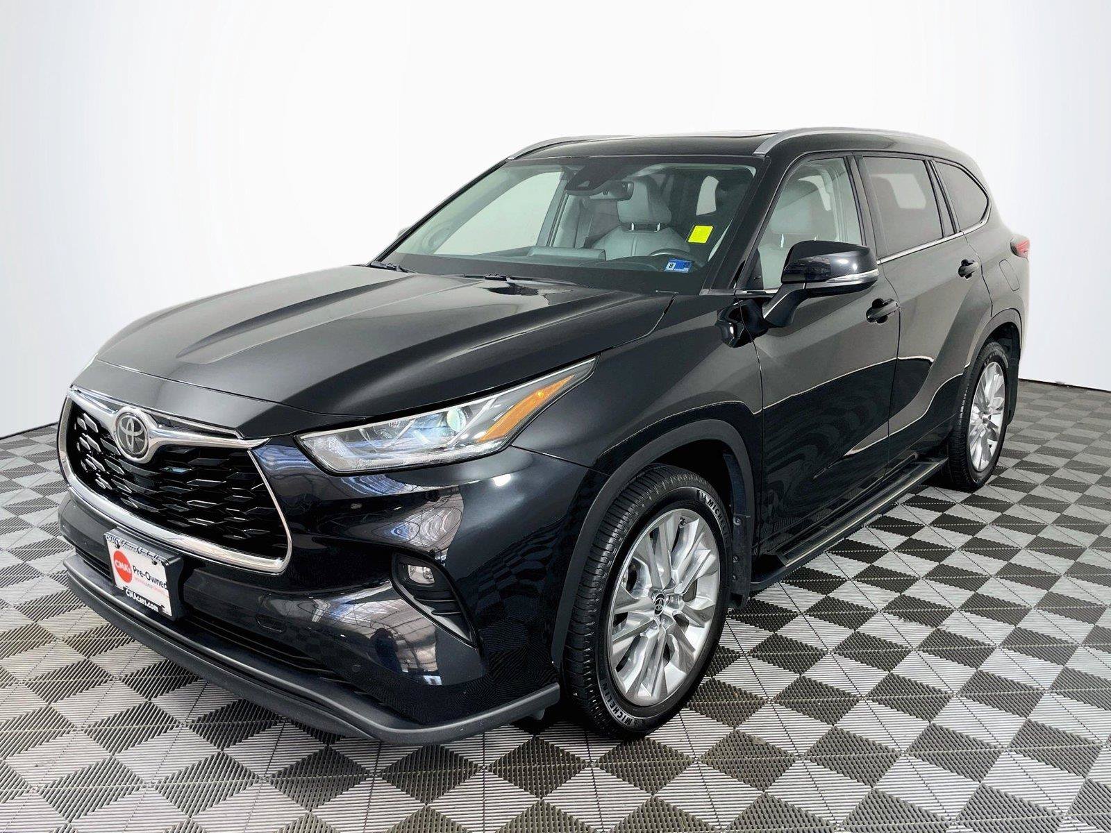 Used 2023 Toyota Highlander Limited AWD/4WD image 3