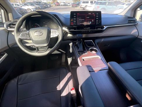 Used 2021 Toyota Sienna LE image 16