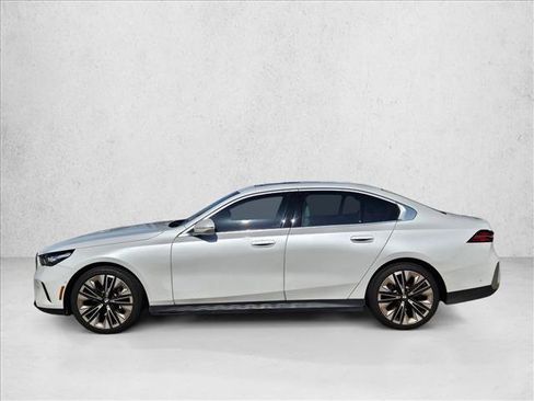 Used 2024 BMW 530i w/ Convenience Package RWD image 8
